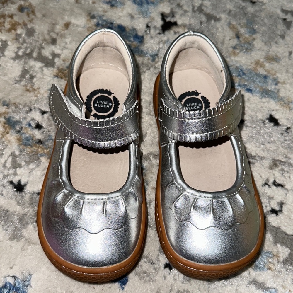 Livie & Luca Size 8 Silver Metallic Ruche- Toddler